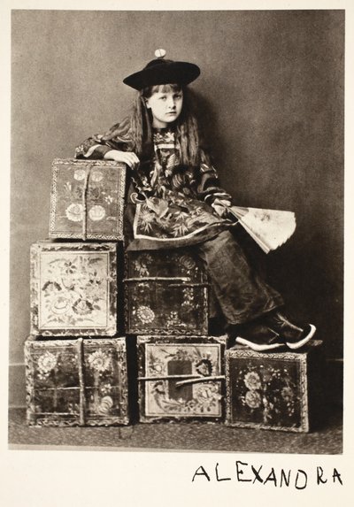 アレクサンドラキッチン、「チャイナマン」、1873年7月14日（セピア写真） 作： Charles Lutwidge Dodgson
